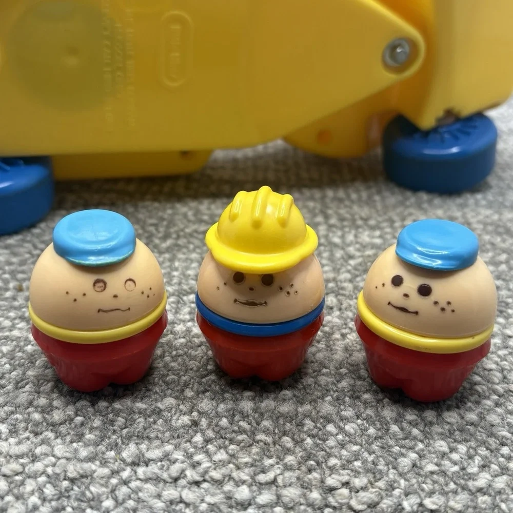 Little Tikes VTG Construction Truck W People Yellow W Bucket Lift Nice Condition